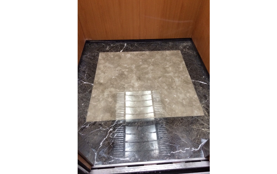 waxed-shiny-marble-elevator-floor