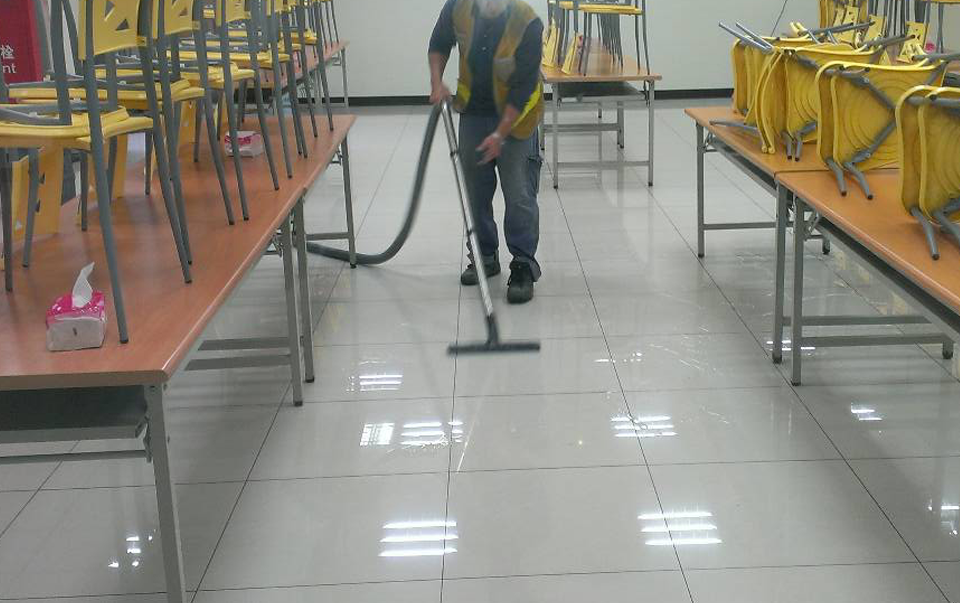 worker-cleaning-marble-floor-vacuum